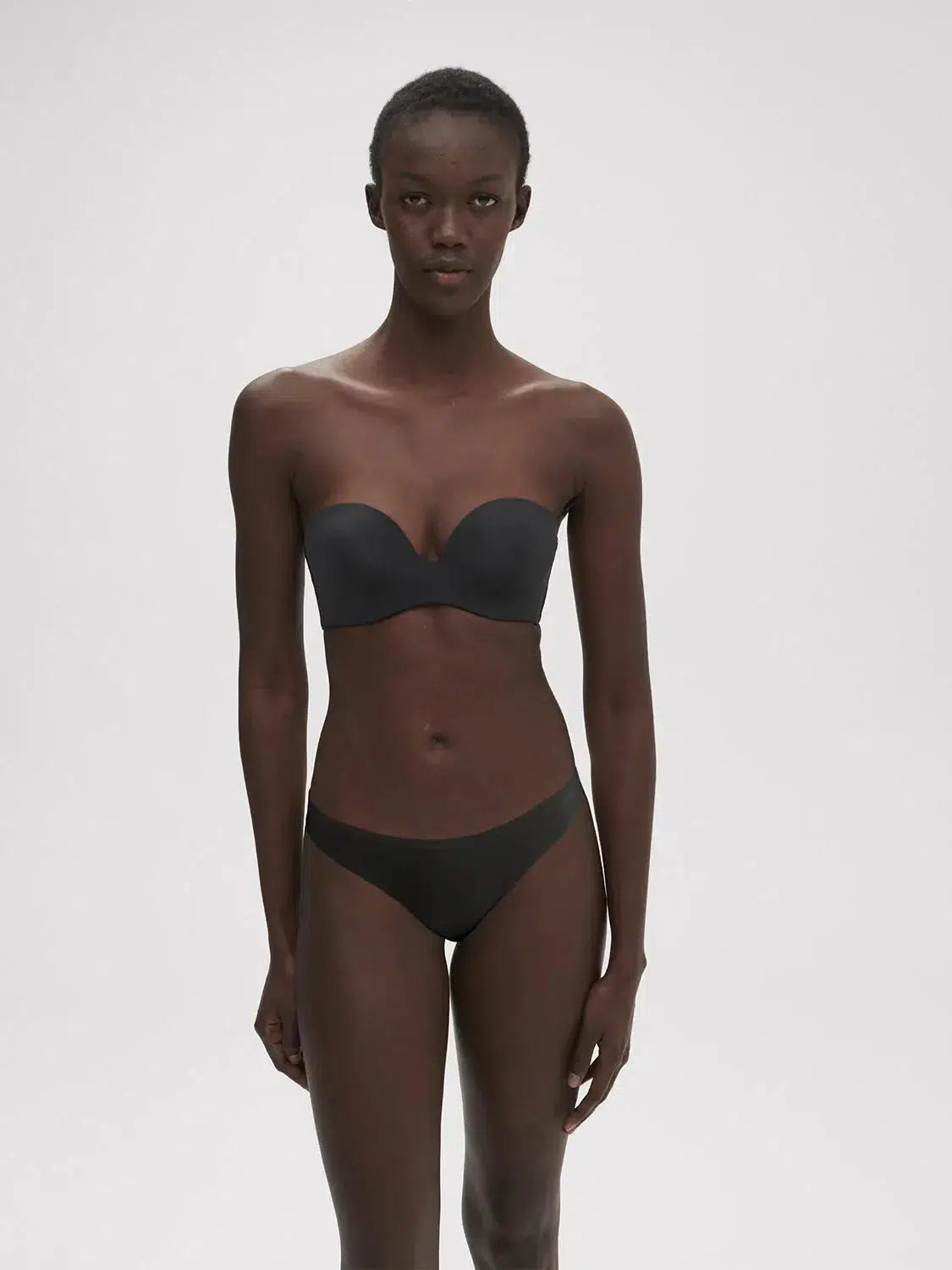 Simone Perele Black Essential Strapless Bra.