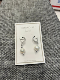 Studio G Natural Pearl Earring