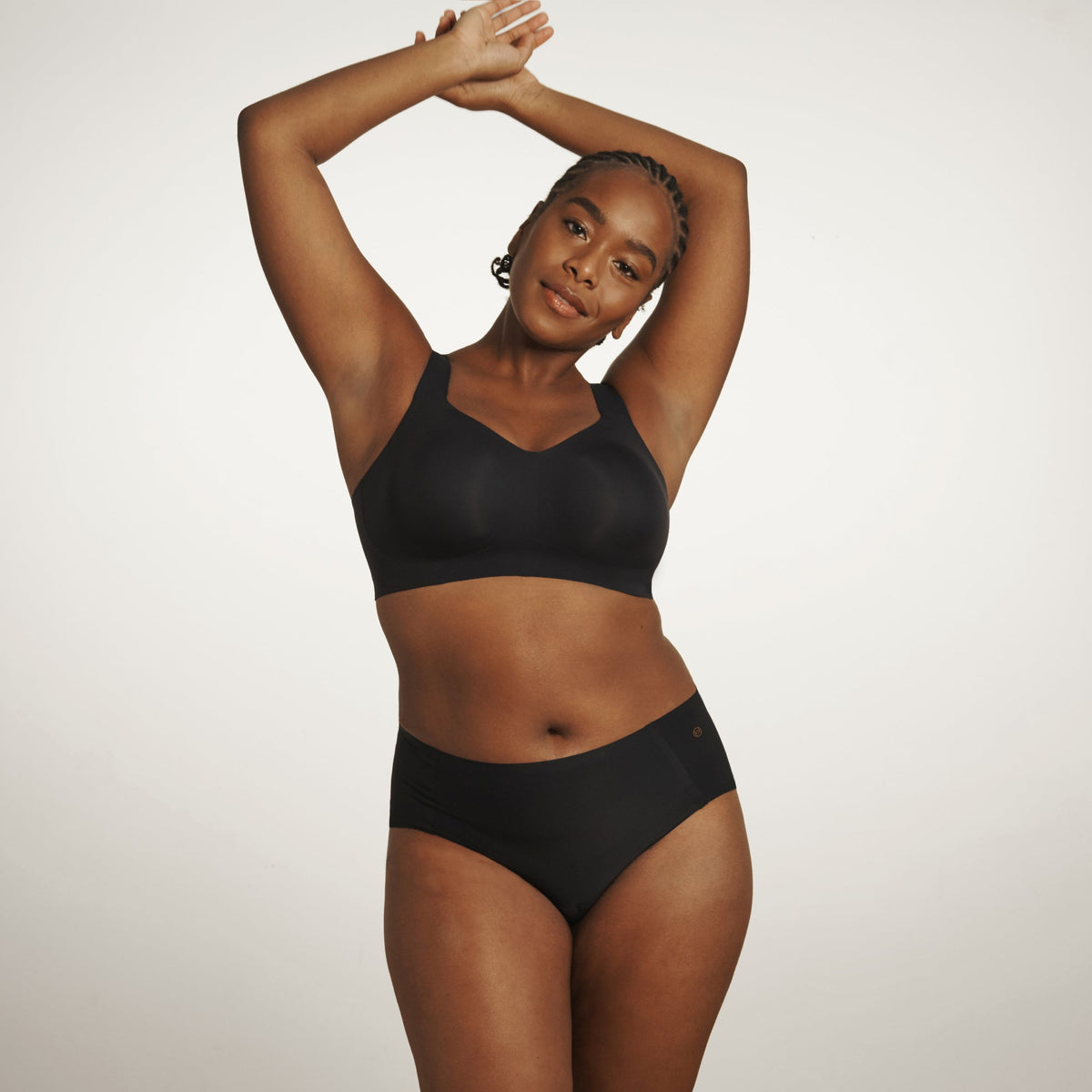 Evelyn & Bobbie Beyond Bra in Black – front view