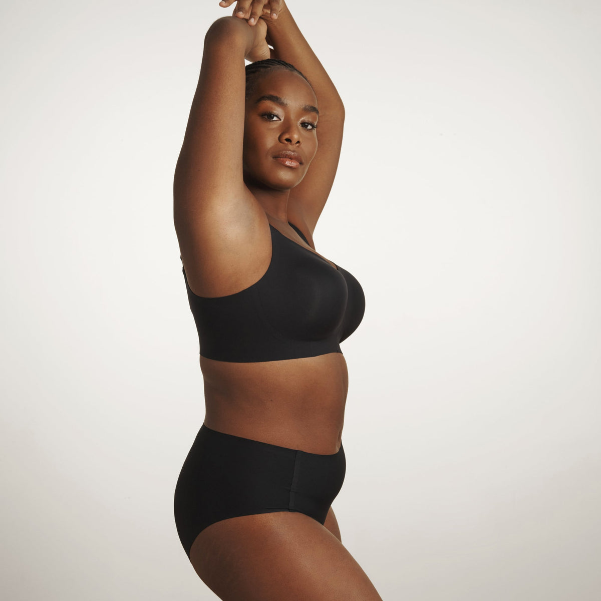 Evelyn & Bobbie Beyond Bra in Black – side view