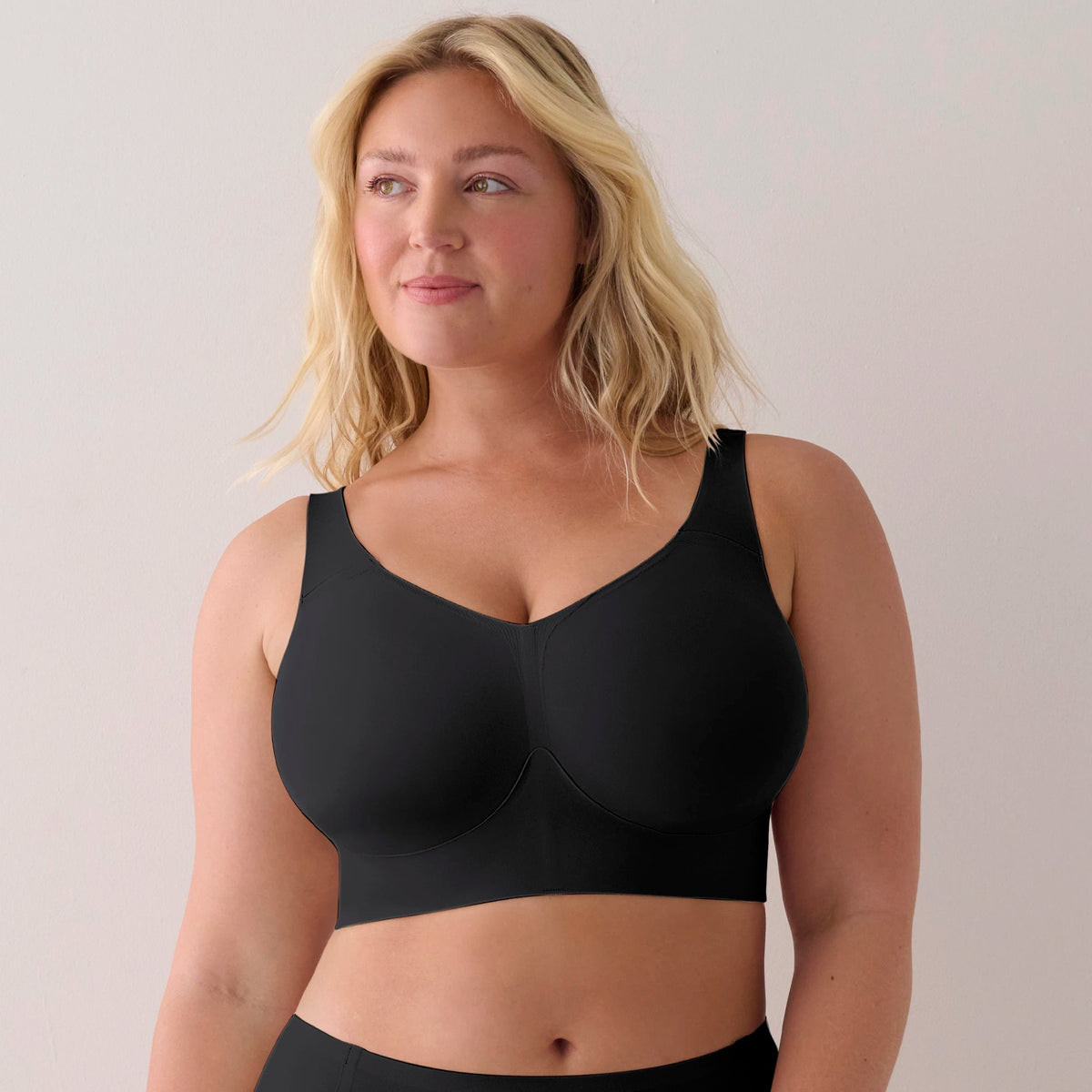 Evelyn & Bobbie The Busty Bra in black – front view