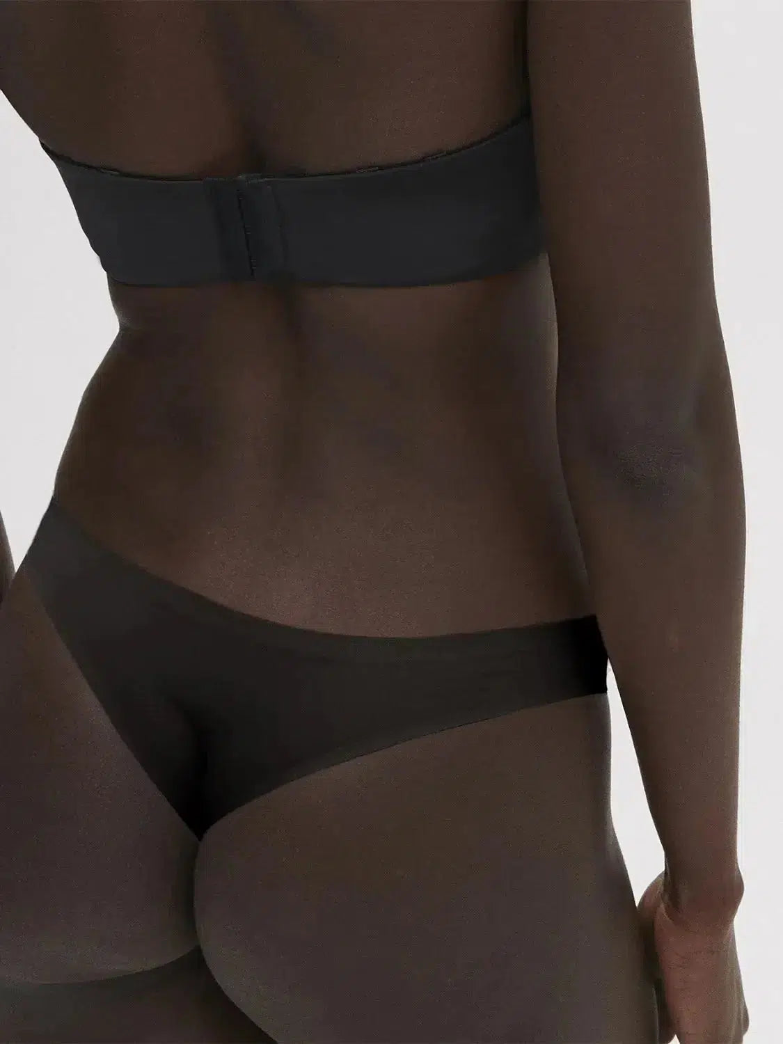 Simone Perele Black Essential Tanga